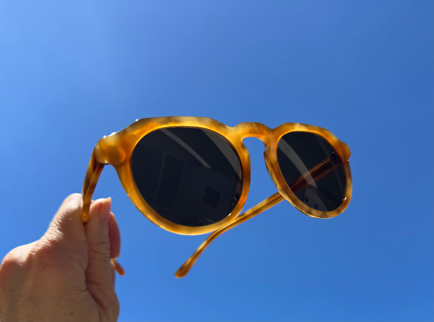 Eco-friendly Freshie (Crab) Sunglasses – artisan-crafted with Italian bio-acetate frames and premium CR39 polarised lenses.