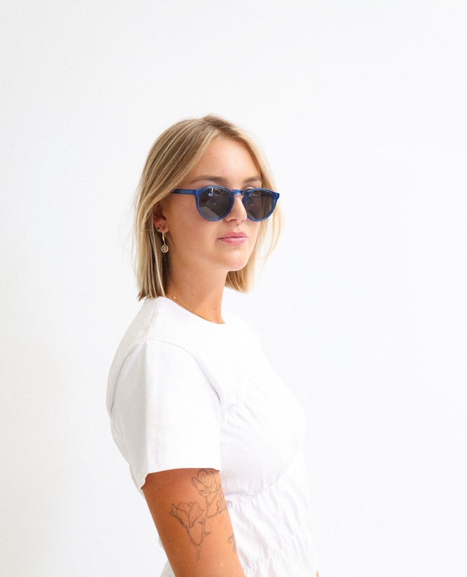 Model Side pose Blue_Tang_Sunglasses