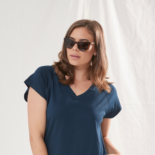 Female model wearing Tama bushfish