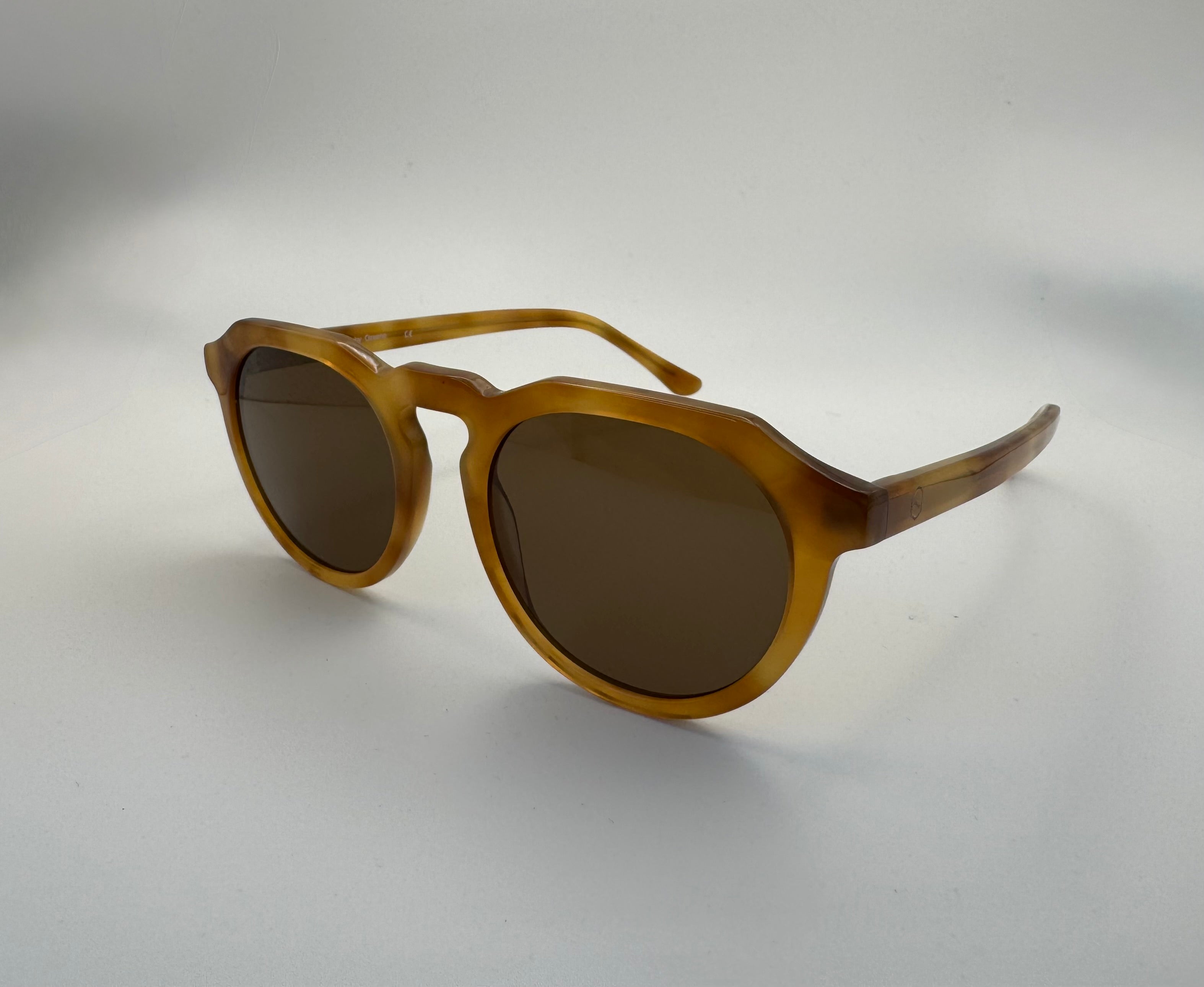 Ozeano Freshie (Bushfish) Polarised Sunglasses – sustainable sunglasses with brown polarised lenses and handcrafted frames.